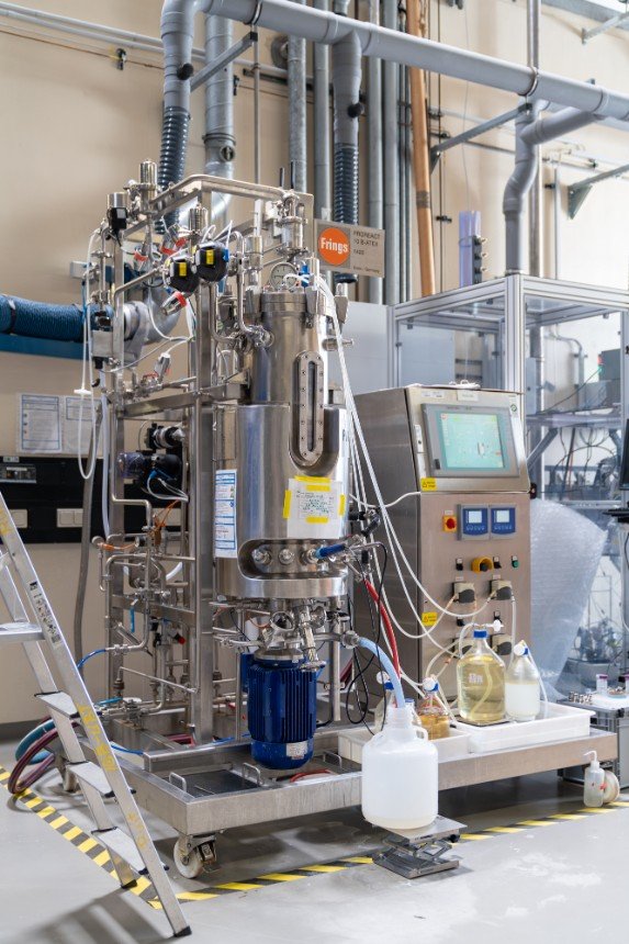 engIGB-75L-Bioreaktor-fuer-Bakterien.jpg